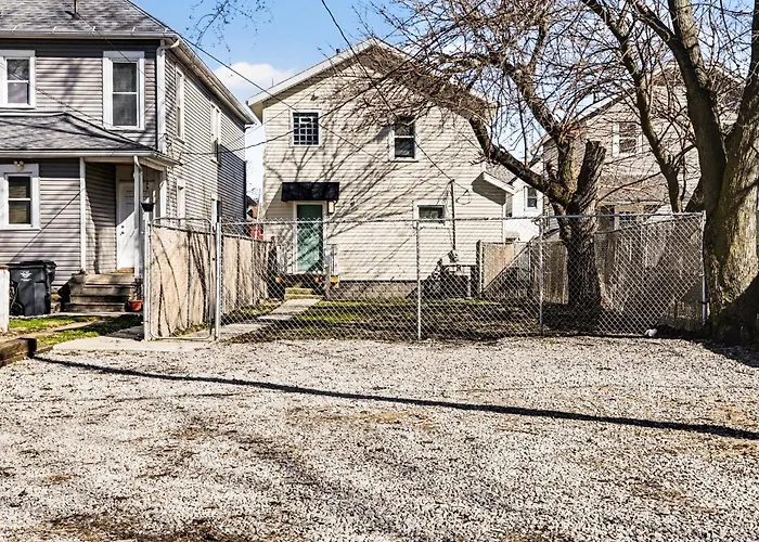 Holiday home Cozy 2br Near Ohio State - Private Yard - Parking *