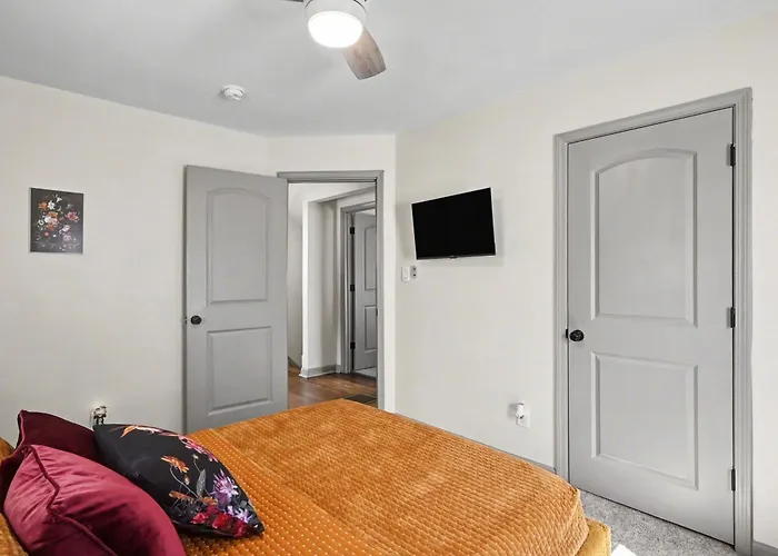 Holiday home Cozy 2br Near Ohio State - Private Yard - Parking *