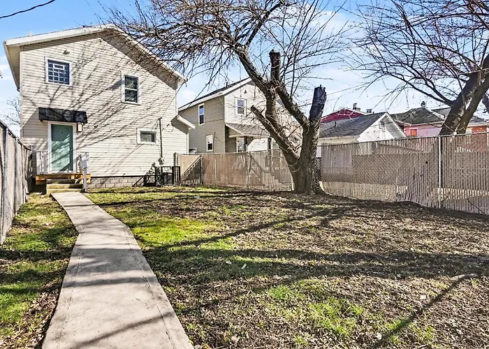 Holiday home Cozy 2br Near Ohio State - Private Yard - Parking Columbus